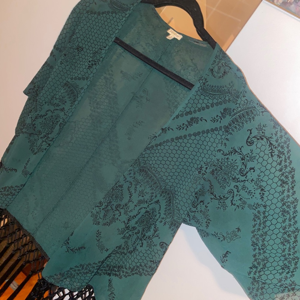 Green short sleeve shawl